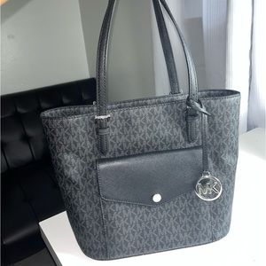 Michael Kors Jet Set Tote